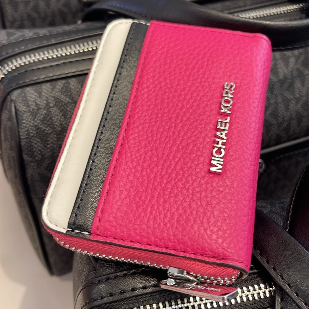 Michael Kors Jet Set Travel Md Zip Around Color-Block Wallet 
DRAGONFRUIT MULTI - Picture 2 of 16